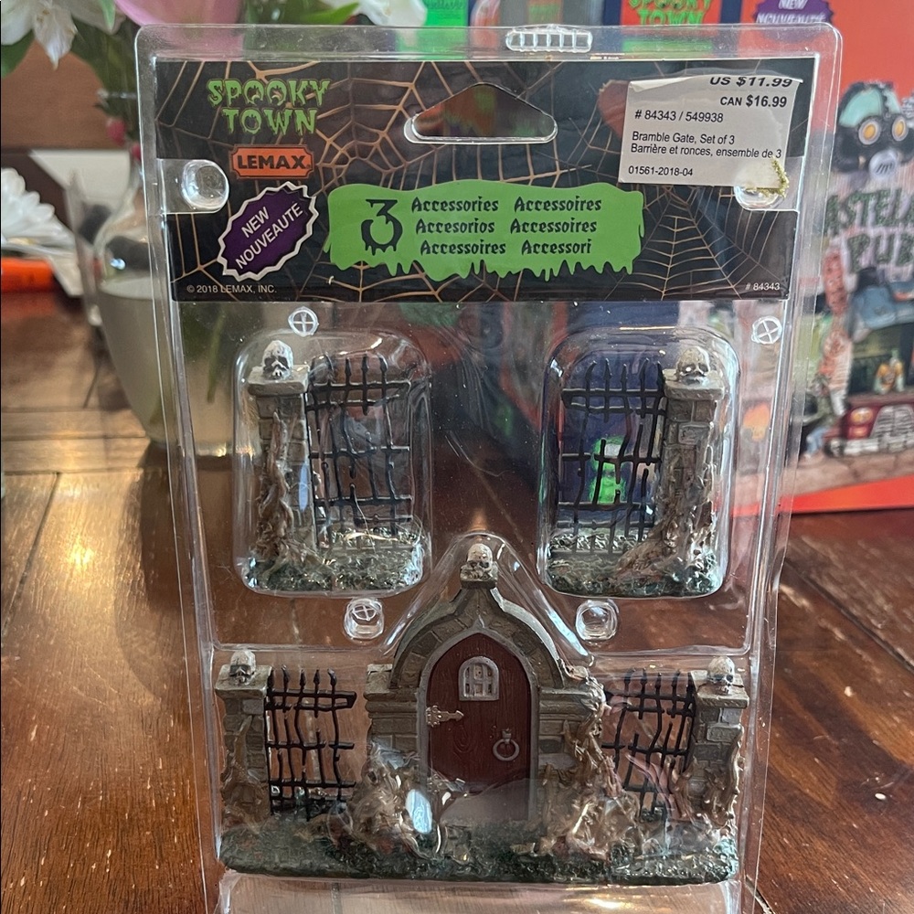 Lemax Spooky Town Bramble Gate Set of 3